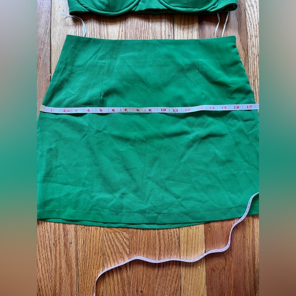 Green skirt and top set - Picture 5 of 5
